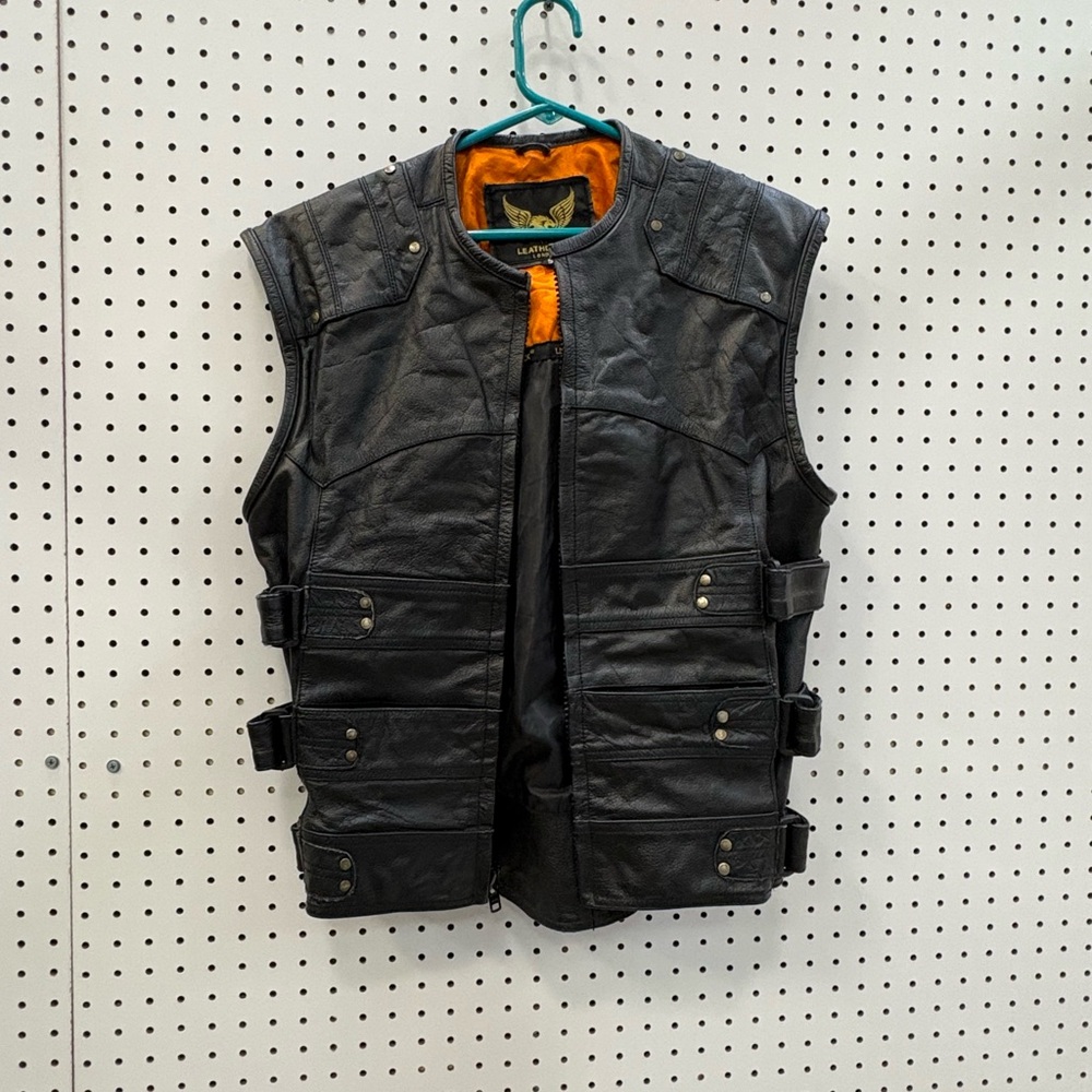 Women’s Leatherick London vest 

Size Small 

19x22

Good condition